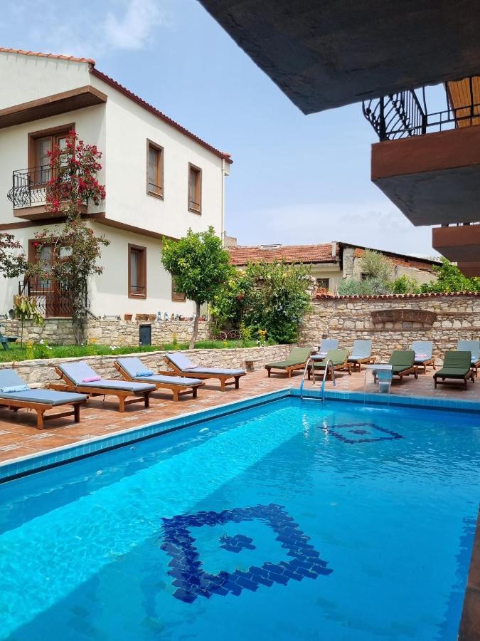 Sezgin Boutique Hotel คูซาดาซี ภายนอก รูปภาพ