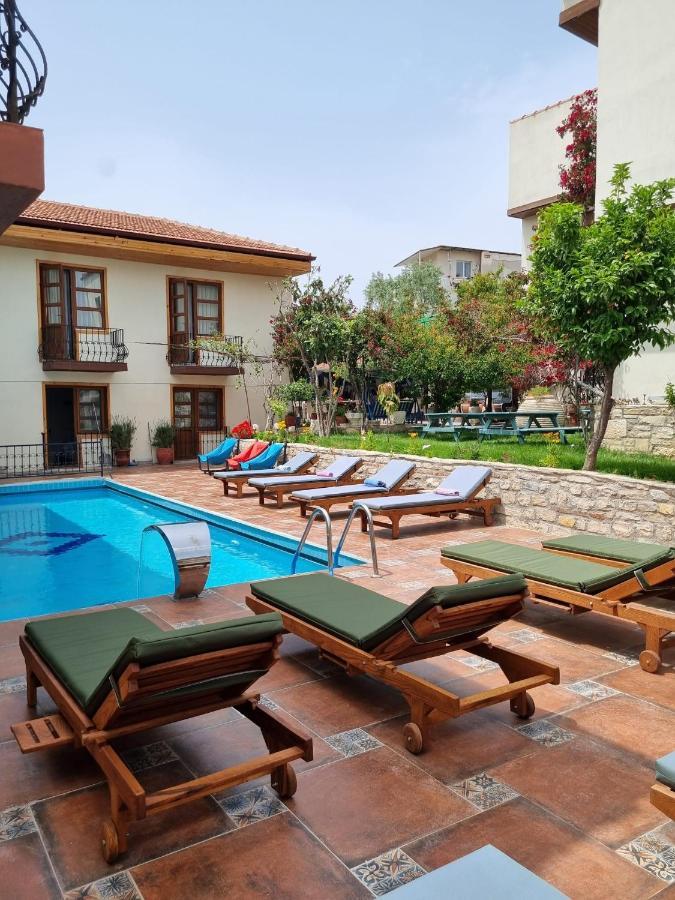 Sezgin Boutique Hotel คูซาดาซี ภายนอก รูปภาพ